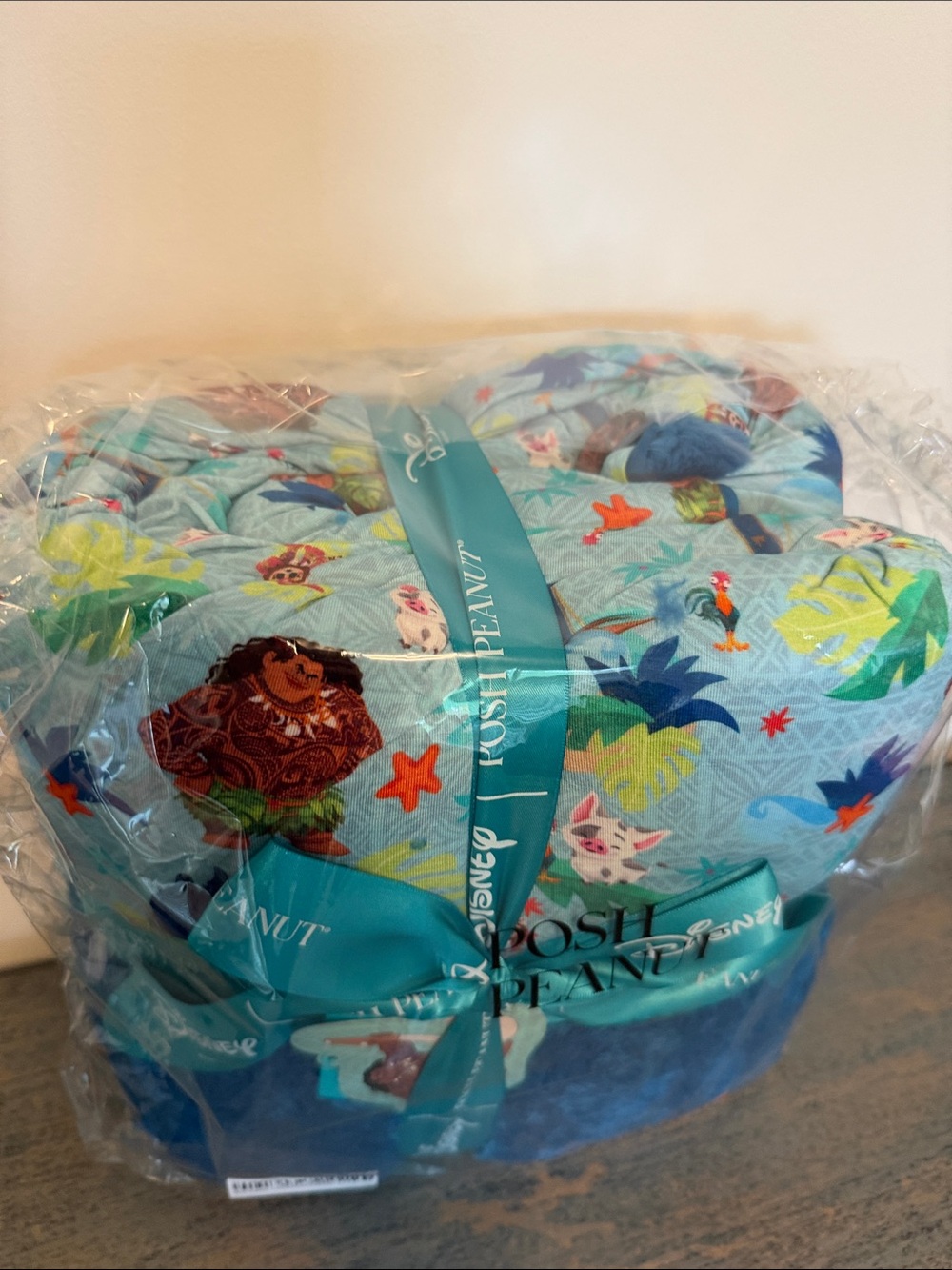 Posh Peanut x Moana Disney Maui Tropical Luxe Plush Patoo blanket - Picture 3 of 3